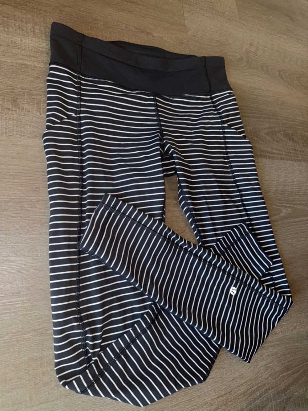 Lululemon Runday Crop Leggings - Parallel Stripe Black/White - Size 8 - Picture 6 of 12